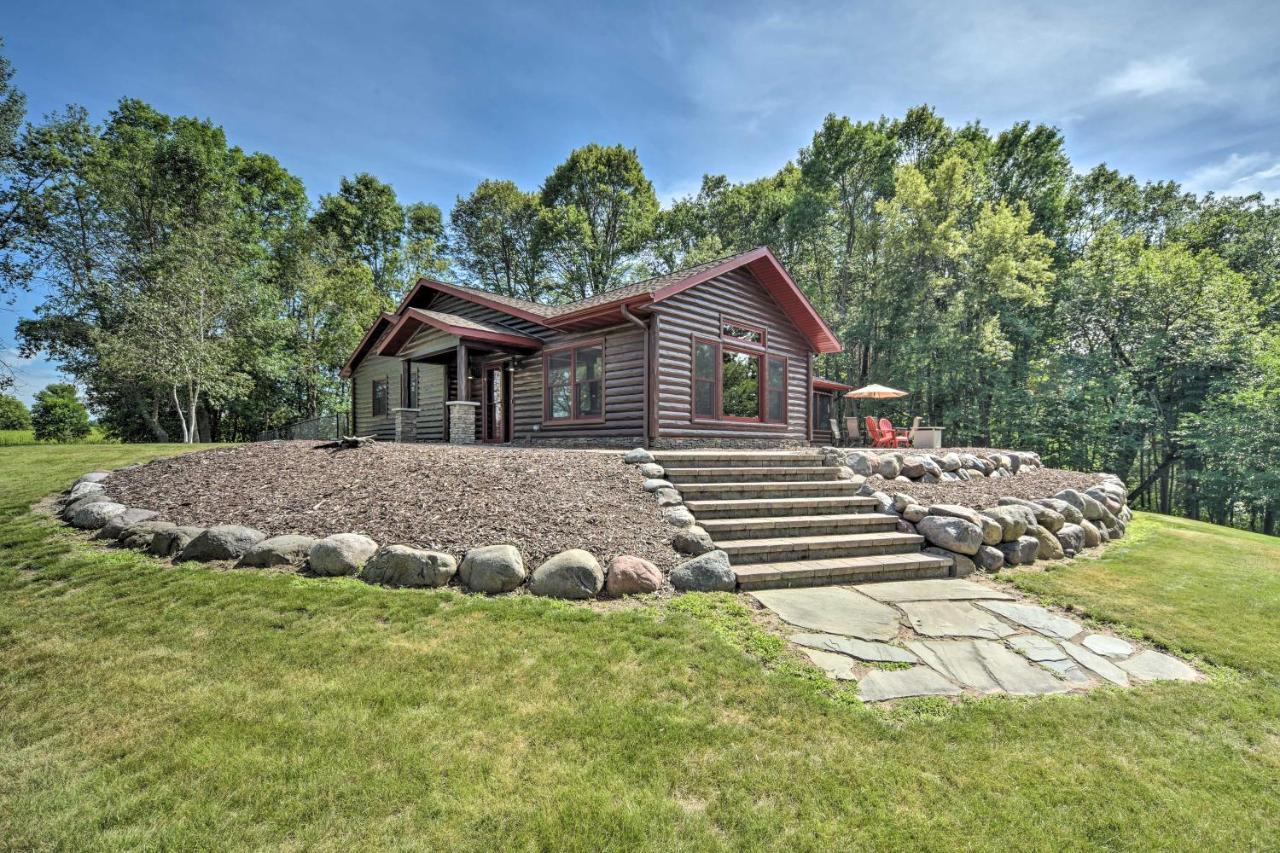 Quiet Lakeside Cabin Patio And Stunning Views! Grantsburg Exterior photo
